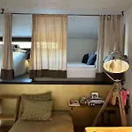 Out Of The Box - Two Creative Tiny By Heiti Gstaad Vakantiehuis *