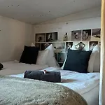 Out Of The Box - Two Creative Tiny By Heiti Gstaad Holiday home *