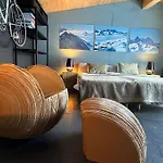 Out Of The Box - Two Creative Tiny By Heiti Gstaad * Gsteig