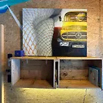 Out Of The Box - Two Creative Tiny By Heiti Gstaad Vakantiehuis