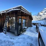 Out Of The Box - Two Creative Tiny By Heiti Gstaad Vakantiehuis
