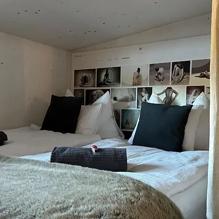 Out Of The Box - Two Creative Tiny By Heiti Gstaad Holiday home *