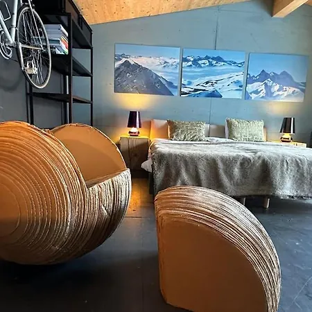 Out Of The Box - Two Creative Tiny By Heiti Gstaad * Gsteig