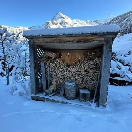 Out Of The Box - Two Creative Tiny By Heiti Gstaad Holiday home Gsteig