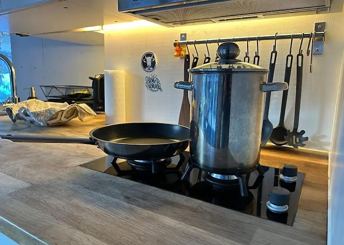 Out Of The Box - Two Creative Tiny By Heiti Gstaad בית נופש *