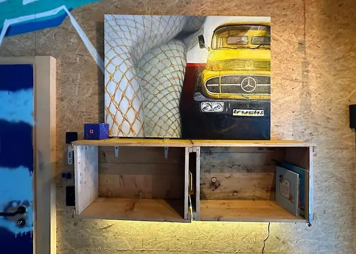 Out Of The Box - Two Creative Tiny By Heiti Gstaad בית נופש