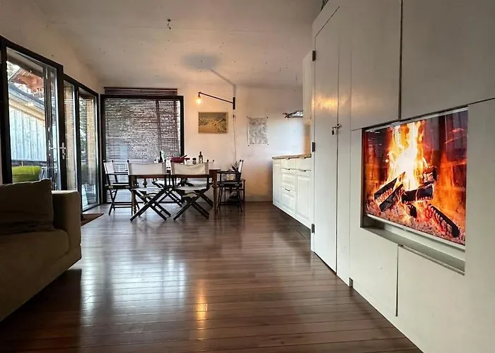 Out Of The Box - Two Creative Tiny By Heiti Gstaad בית נופש