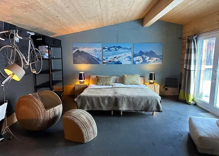 Out Of The Box - Two Creative Tiny By Heiti Gstaad *